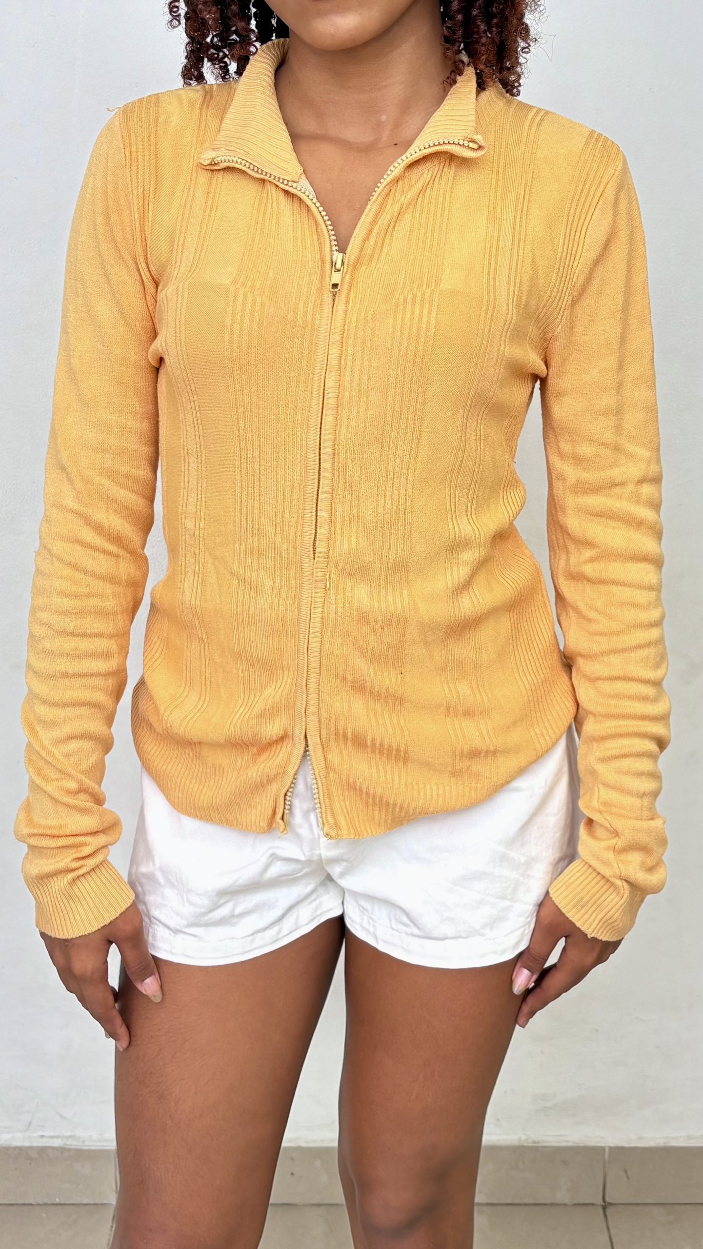 Buzo de Algodón Amarillo con Cierre Frontal