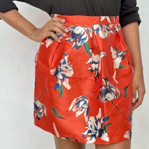 Falda Corta en Corte A - Estilo y Movimiento