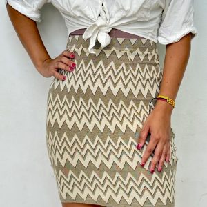 Falda Ajustada Estampada – Elegancia y Comodidad