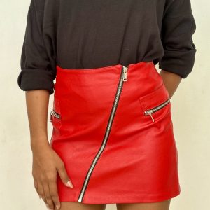 Mini Falda de Cuero Roja Bershka con Corredera Delantera