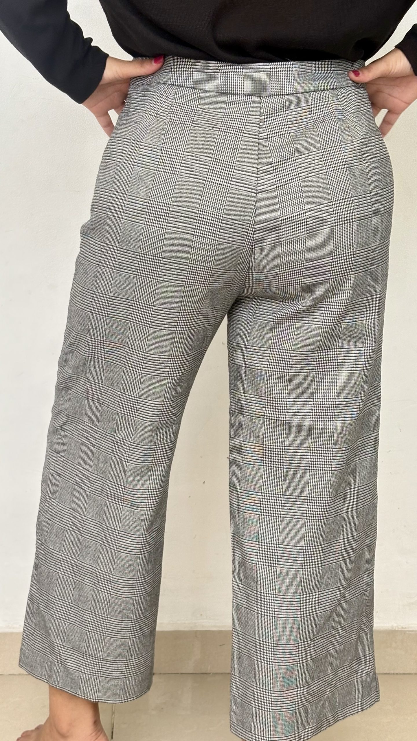 Pantalón de Rayas con Bota Ancha – Estilo y Comodidad - Image 2