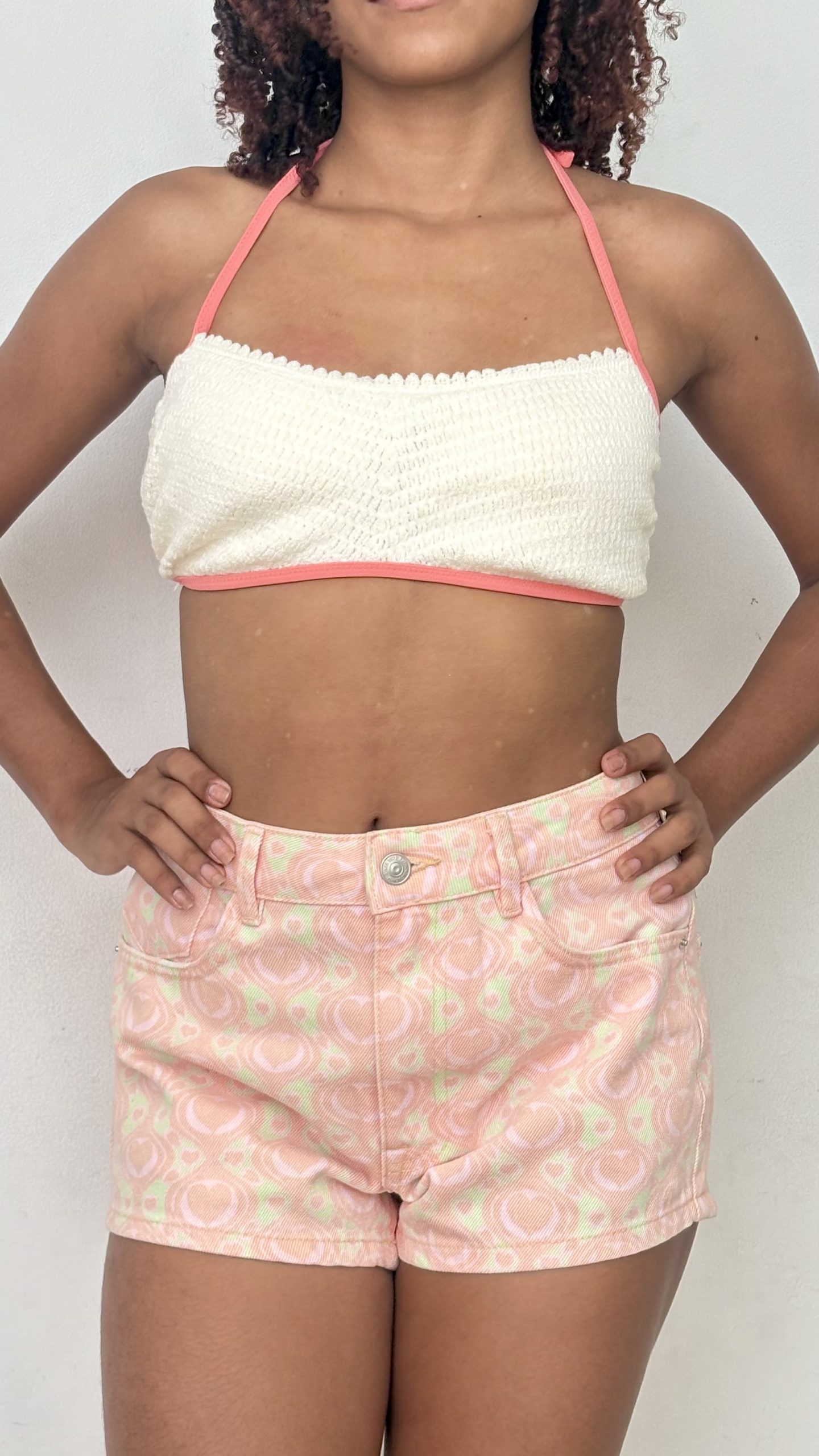 Bikini de Crochet Blanco y Rosado - Image 2