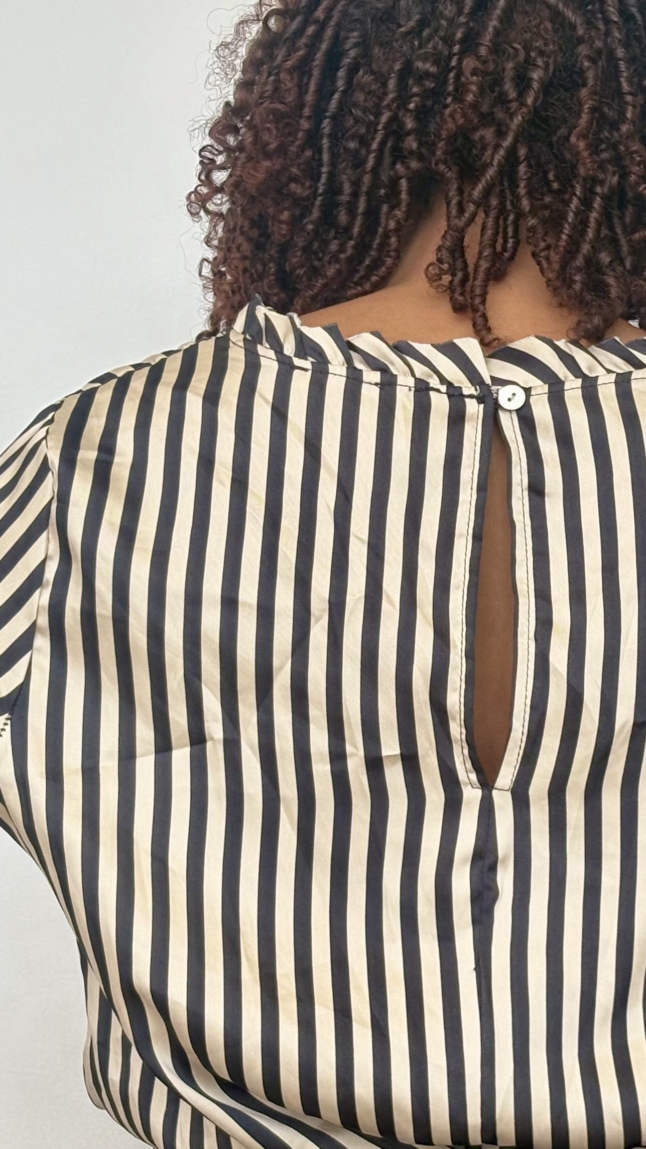 Blusa de Satén a Rayas con Manga Larga – Elegancia - Image 2
