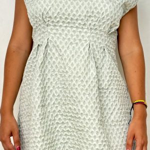 Vestido Elegante Verde con Estructura y Diseño Texturizado