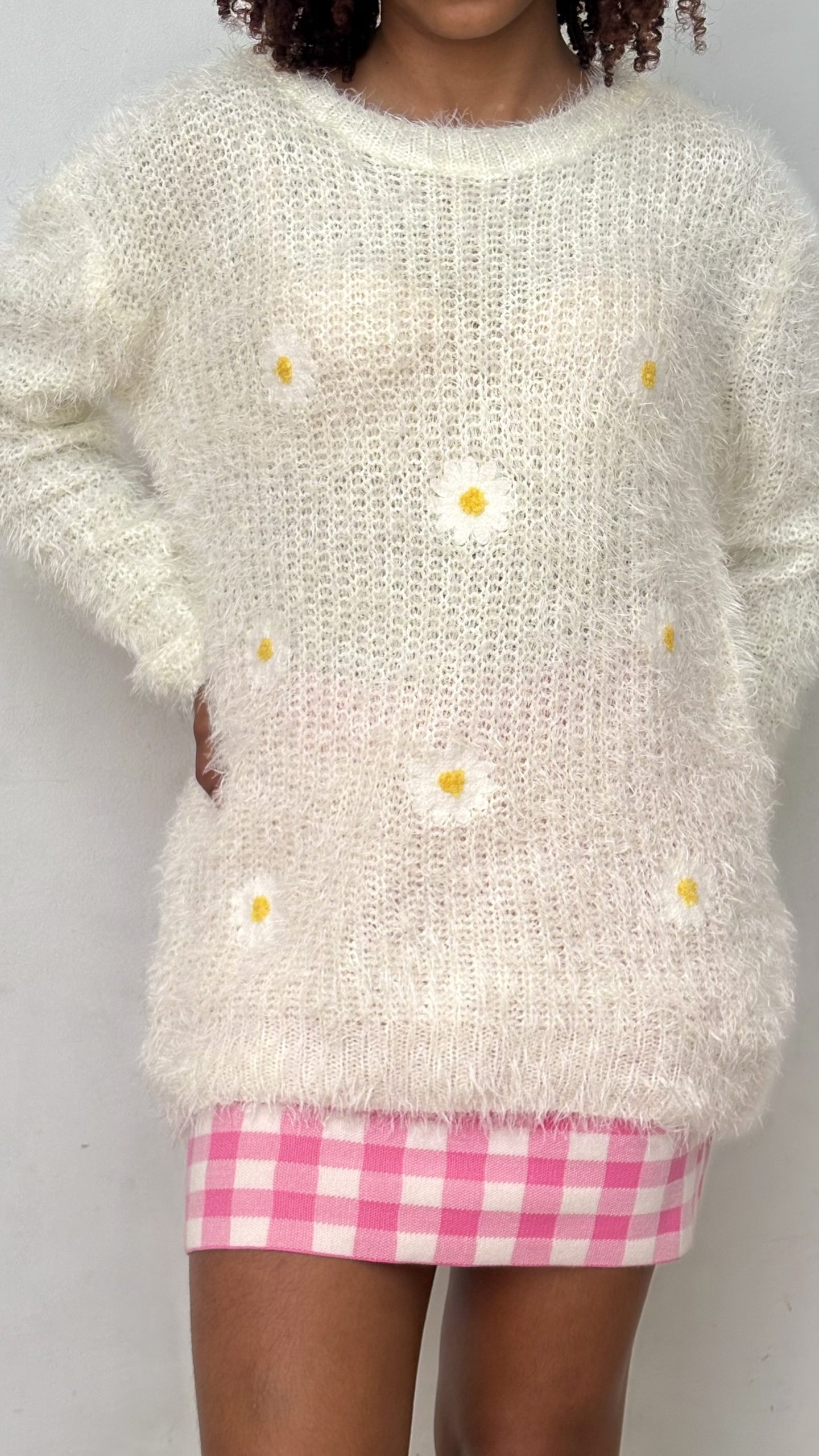 Buzo Blanco Tejido con Diseño de Flores