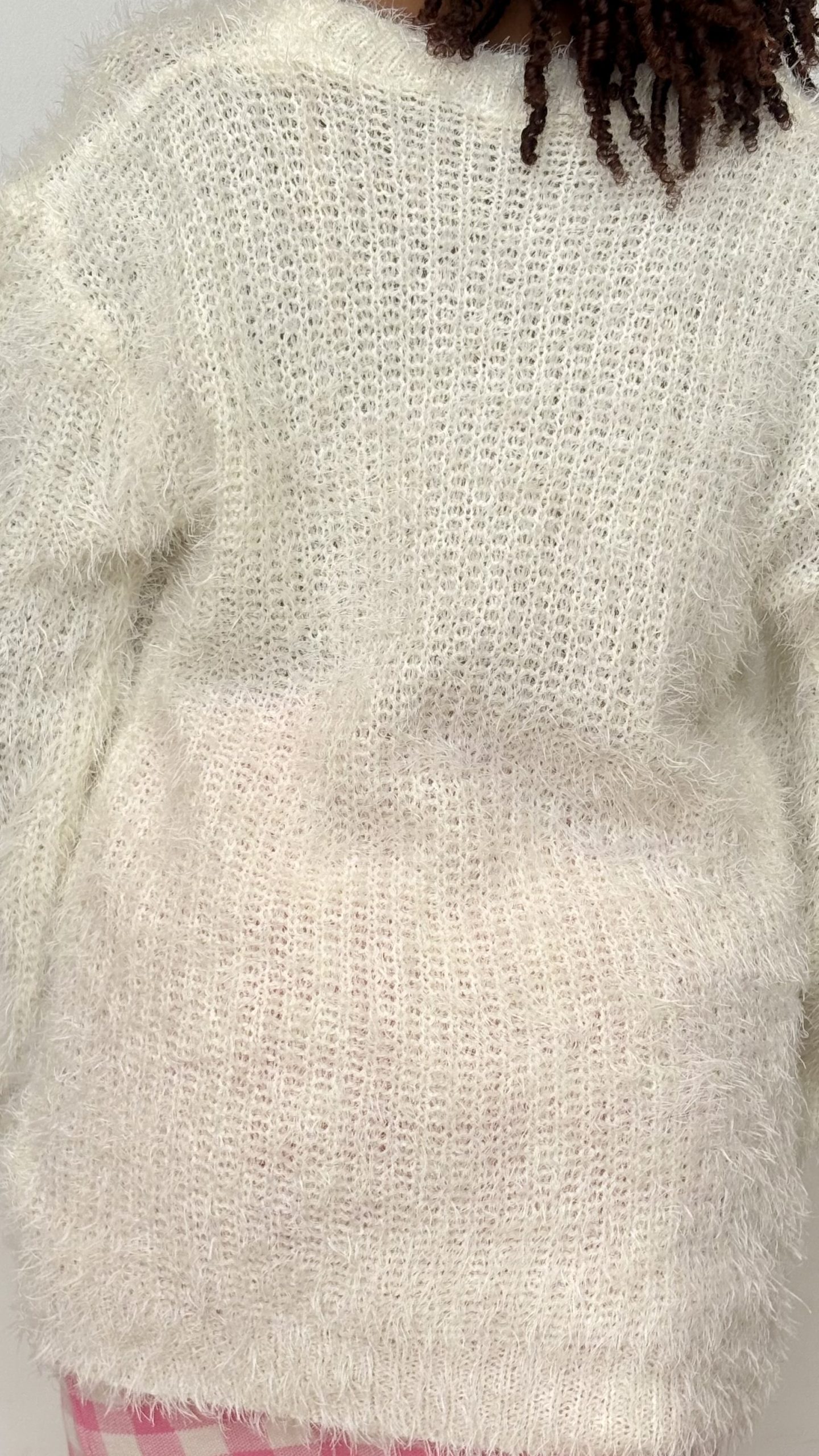 Buzo Blanco Tejido con Diseño de Flores - Image 2