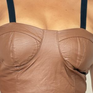 Crop Top de Cuero Marrón con Corredera Lateral