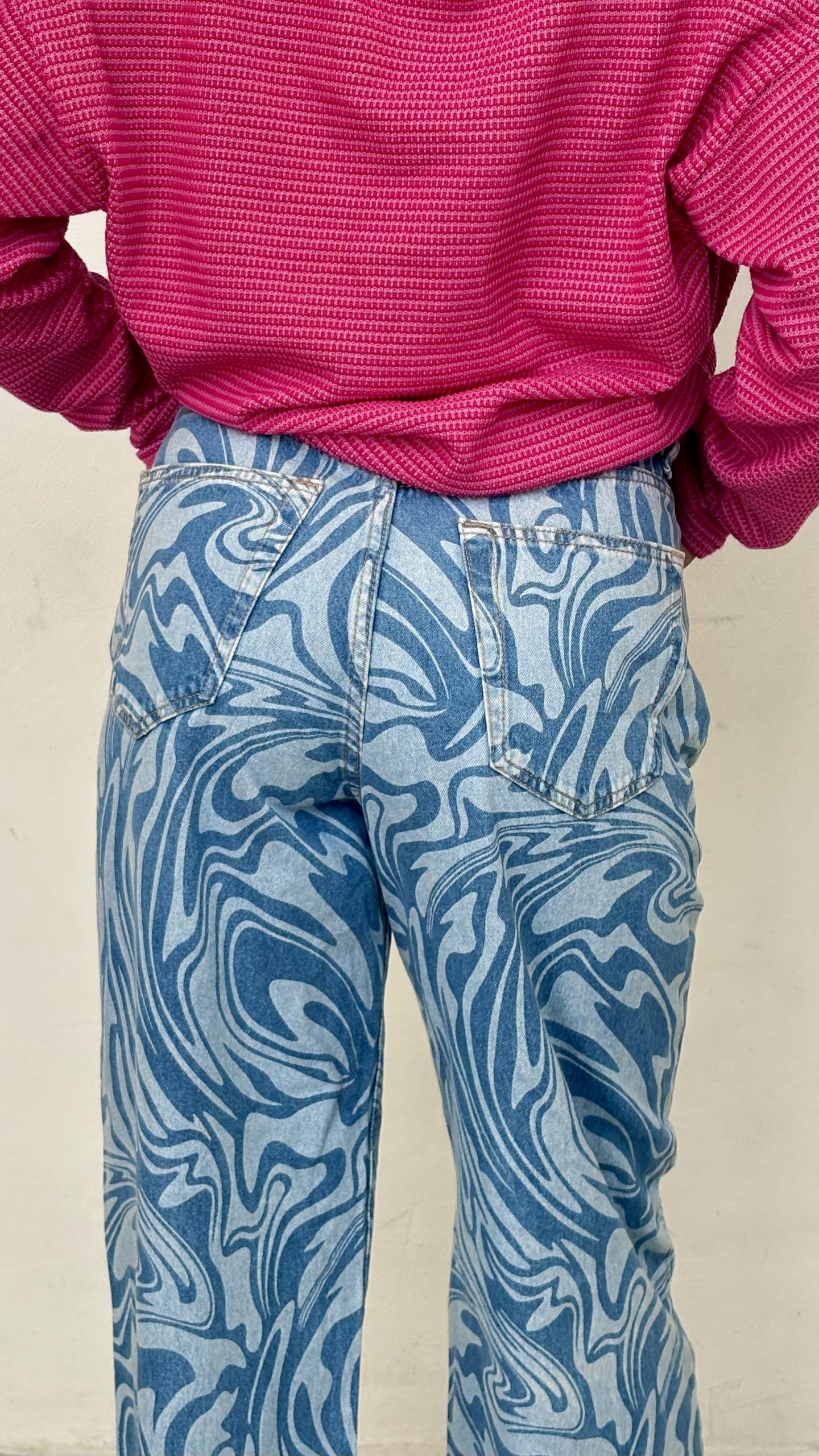 Jean Bota Recta con Estampado Tie-Dye - Image 4