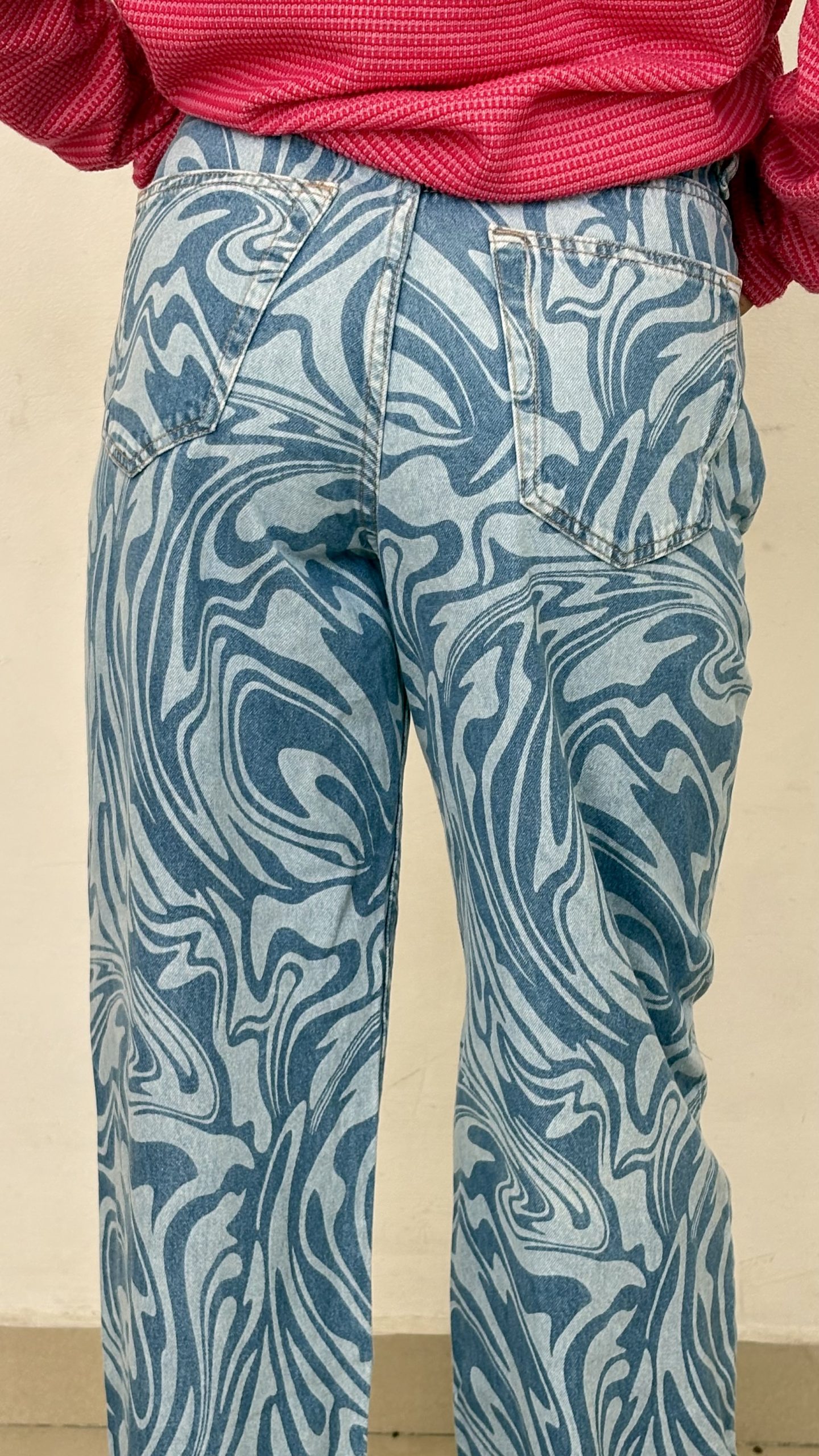 Jean Bota Recta con Estampado Tie-Dye - Image 3