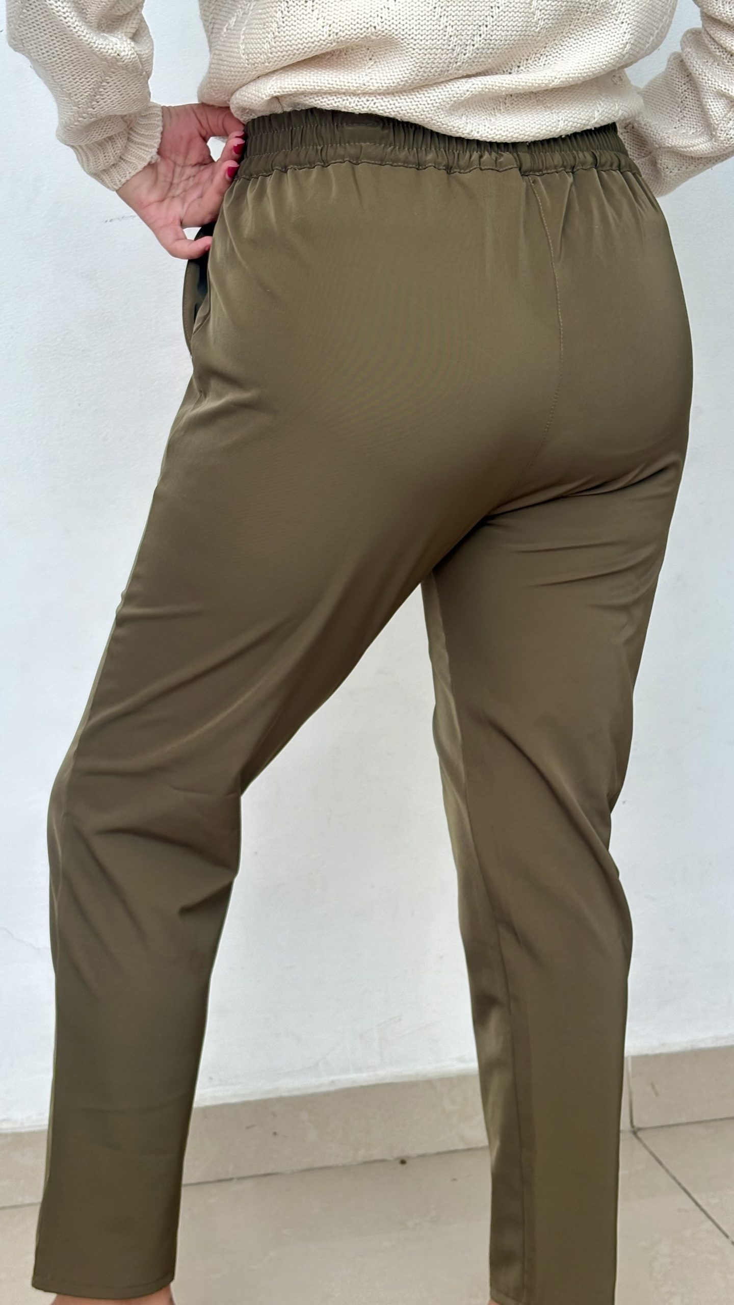 Pantalón de Tela Verde – Elegancia y Comodidad - Image 3